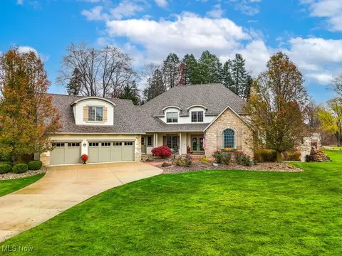 7690 Lake Royale Blvd, Kent, OH 44240
