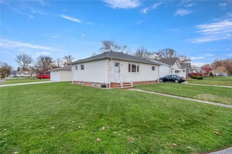 30305 Powell Rd, Willowick, OH 44095