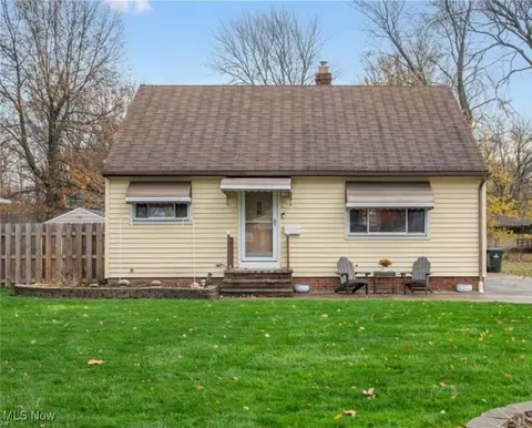 4439 Selhurst Rd, North Olmsted, OH 44070