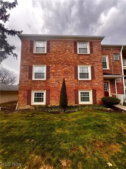 5716 Spotswood Dr, Lyndhurst, OH 44124