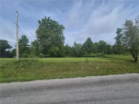 1129-1130 Cinnamon Dr, West Salem, OH 44287