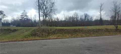 1129-1130 Cinnamon Dr, West Salem, OH 44287