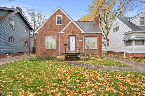 7011 Snow Rd, Parma, OH 44129