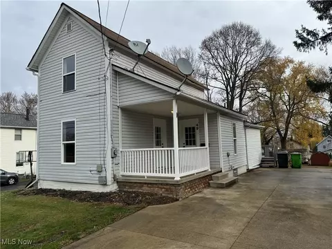 49 23rd St NW, Barberton, OH 44203