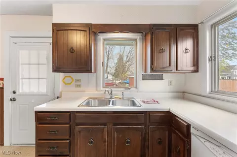 682 Maple Ave, Conneaut, OH 44030 photo 13