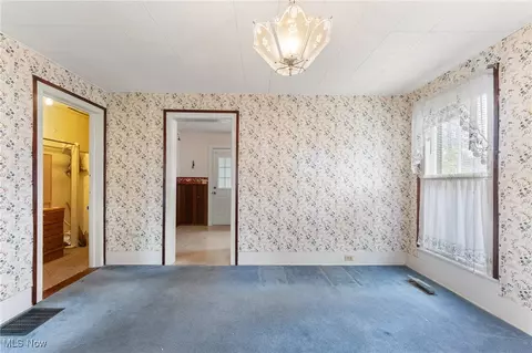 682 Maple Ave, Conneaut, OH 44030 photo 8