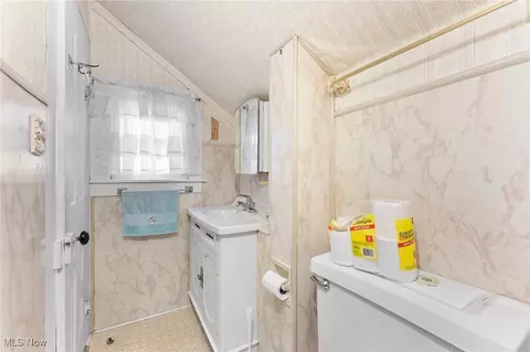 682 Maple Ave, Conneaut, OH 44030 photo 24