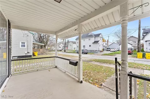 682 Maple Ave, Conneaut, OH 44030 photo 4