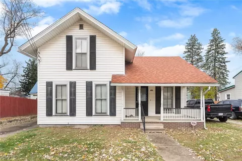 682 Maple Ave, Conneaut, OH 44030