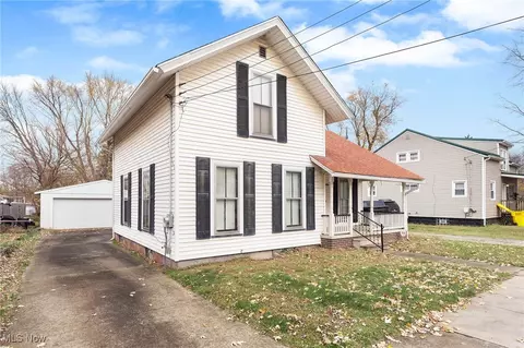 682 Maple Ave, Conneaut, OH 44030 photo 2