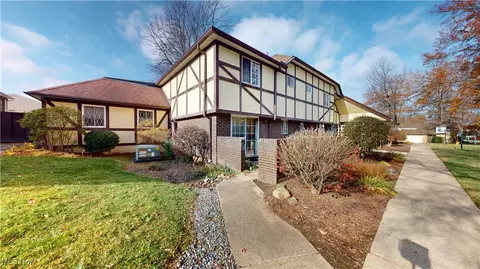 8254 Deepwood Blvd #2, Mentor, OH 44060