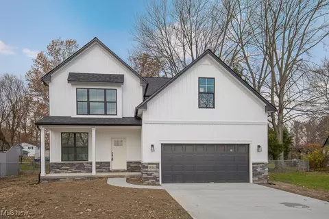 38360 Parkway Blvd, Willoughby, OH 44094