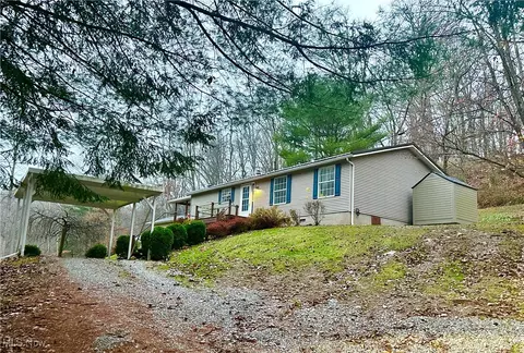 8735 Hebron Rd, Saint Marys, WV 26170