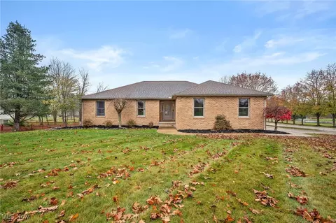 4100 Hunters Ridge Dr, Ravenna, OH 44266