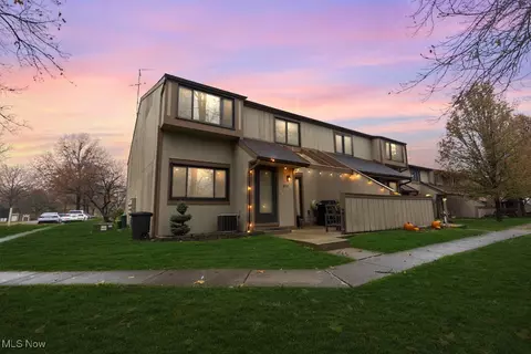 11434 Harbour Light Dr, North Royalton, OH 44133