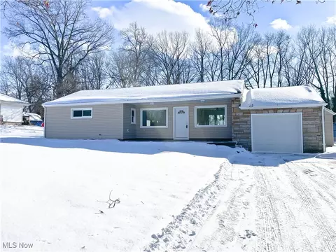 4949 E Radio Rd, Austintown, OH 44515