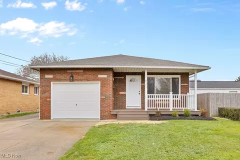 621 Ingalls Rd, Akron, OH 44312