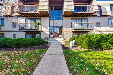 9830 Sunrise Blvd #S-16, North Royalton, OH 44133