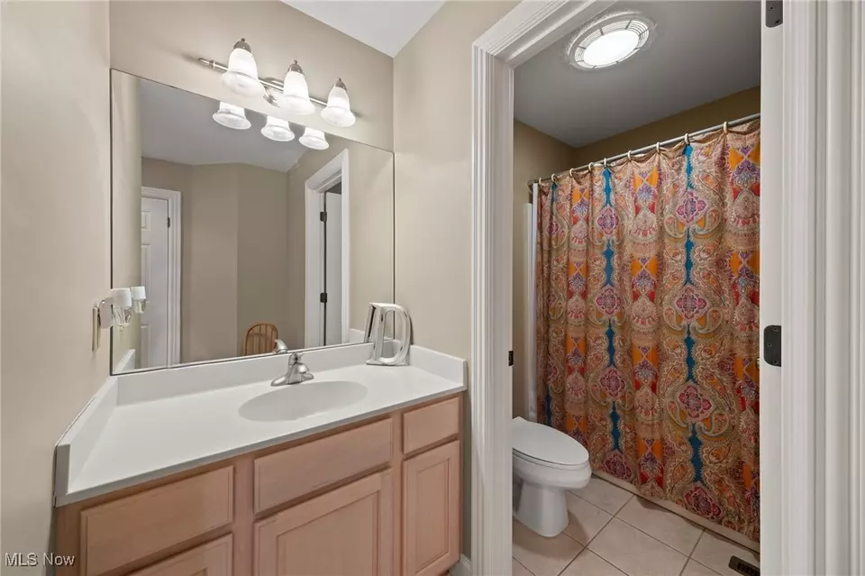 Bath - 3342 Ashton Dr, Uniontown, OH 44685 photo 4 of 4