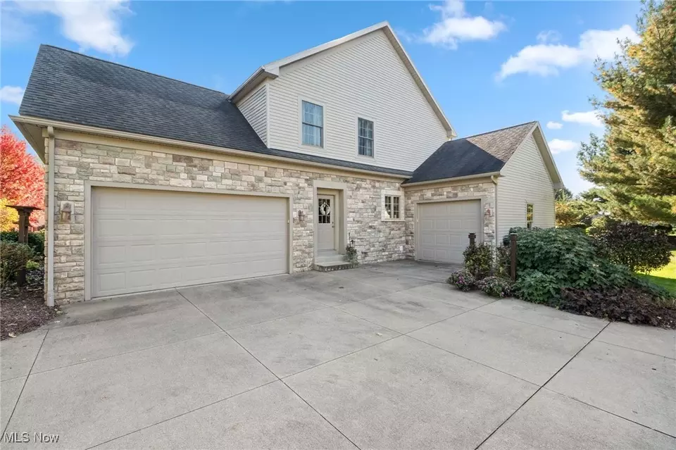 Exterior - 3342 Ashton Dr, Uniontown, OH 44685 photo 5 of 6