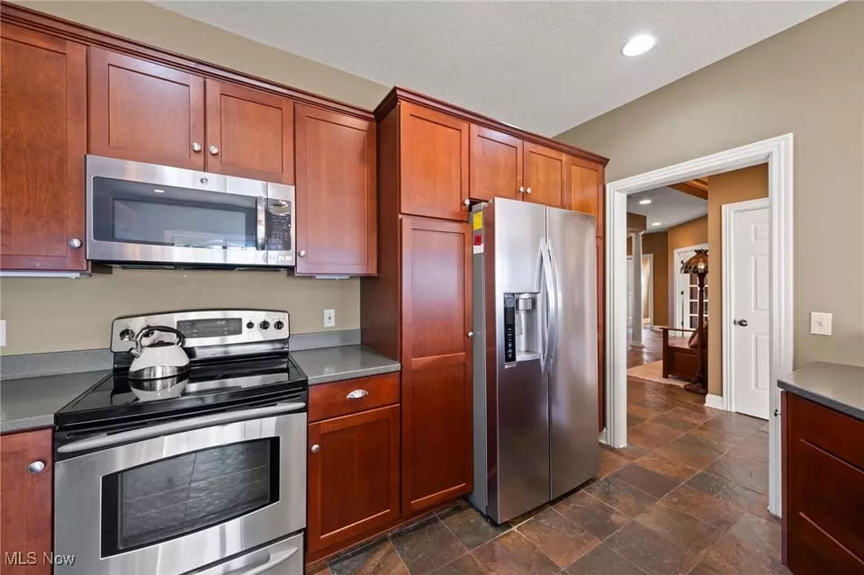 Kitchen - 3342 Ashton Dr, Uniontown, OH 44685 photo 2 of 3