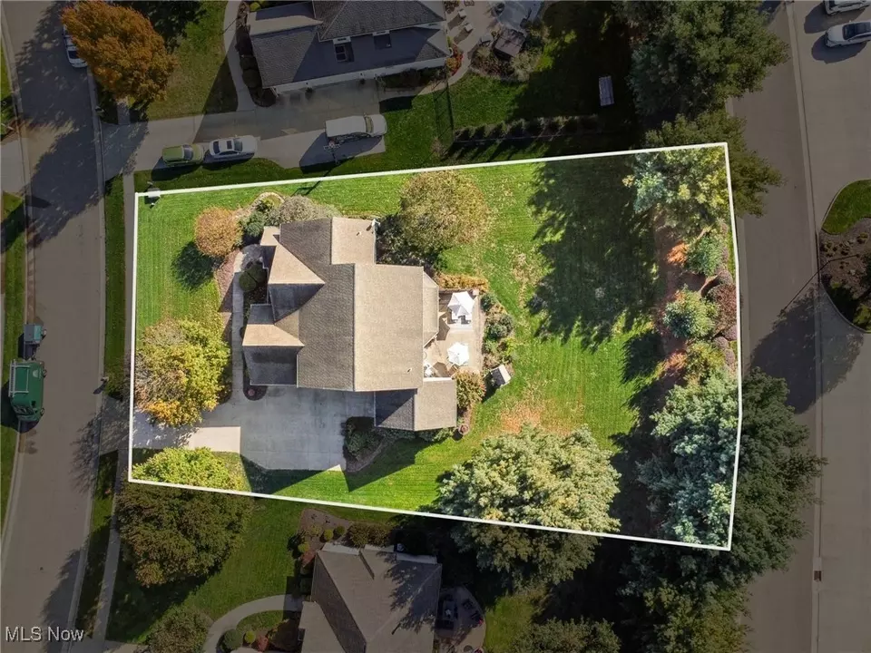 View/Area - 3342 Ashton Dr, Uniontown, OH 44685 photo 1 of 8