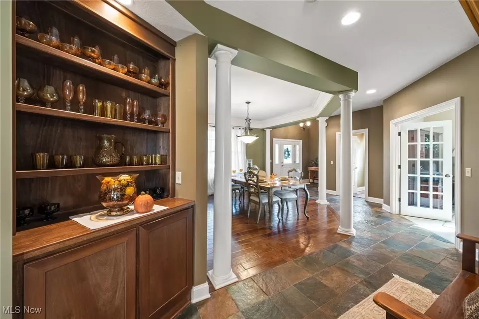 Entry Way - 3342 Ashton Dr, Uniontown, OH 44685 photo 2 of 2