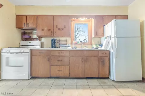 Kitchen - 18061 Derr Ave, Beloit, OH 44609 photo 1 of 1