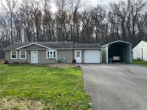 17982 Glendale Ave, Lake Milton, OH 44429