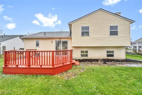Exterior - 166 Findlay Ct, Elyria, OH 44035 photo 2 of 4