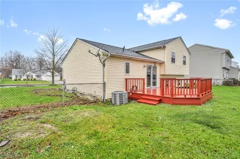 Exterior - 166 Findlay Ct, Elyria, OH 44035 photo 3 of 4