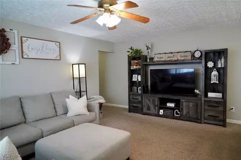 2692 Robindale Ave, Akron, OH 44312 photo 3