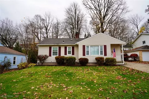 2692 Robindale Ave, Akron, OH 44312 photo 2