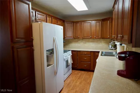 2692 Robindale Ave, Akron, OH 44312 photo 8