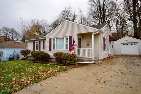 2692 Robindale Ave, Akron, OH 44312