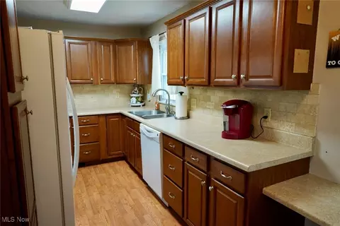 2692 Robindale Ave, Akron, OH 44312 photo 7