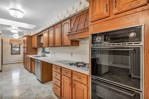Kitchen - 2109 E Skyline Dr, Lorain, OH 44053 photo 3 of 6