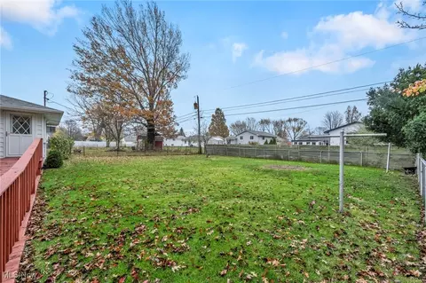 Exterior - 2109 E Skyline Dr, Lorain, OH 44053 photo 6 of 8