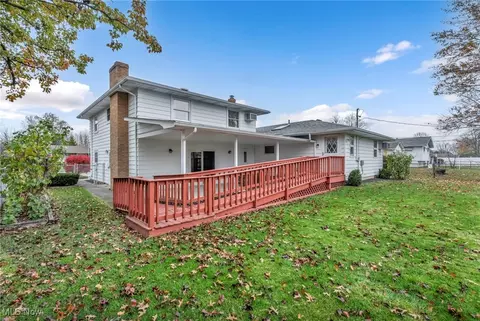 Exterior - 2109 E Skyline Dr, Lorain, OH 44053 photo 7 of 8