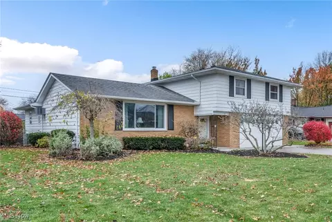 Exterior - 2109 E Skyline Dr, Lorain, OH 44053 photo 3 of 8
