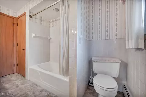 Bath - 2109 E Skyline Dr, Lorain, OH 44053 photo 4 of 6
