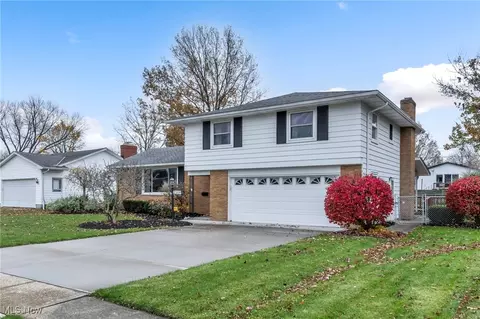 Exterior - 2109 E Skyline Dr, Lorain, OH 44053 photo 2 of 8
