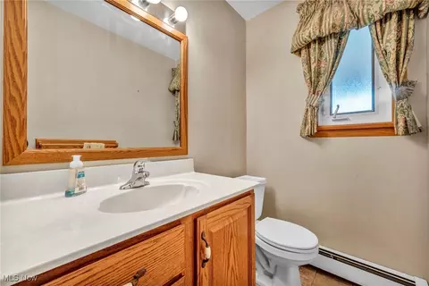 Bath - 2109 E Skyline Dr, Lorain, OH 44053 photo 1 of 6