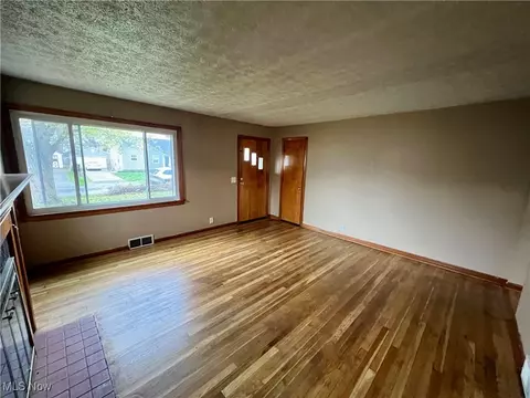 Living - 41868 Edison Ct, Elyria, OH 44035 photo 2 of 2