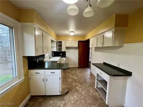 Kitchen - 41868 Edison Ct, Elyria, OH 44035 photo 2 of 3