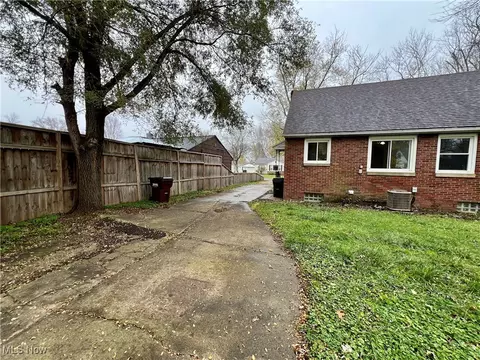 Exterior - 41868 Edison Ct, Elyria, OH 44035 photo 2 of 5