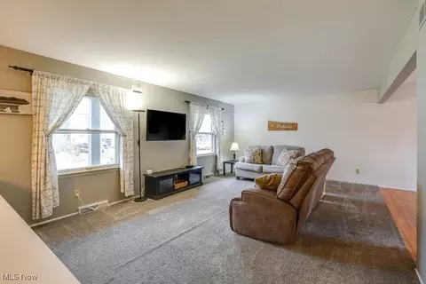 700 Ivan Dr, Kent, OH 44240 photo 8