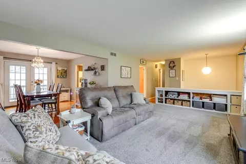 700 Ivan Dr, Kent, OH 44240 photo 6