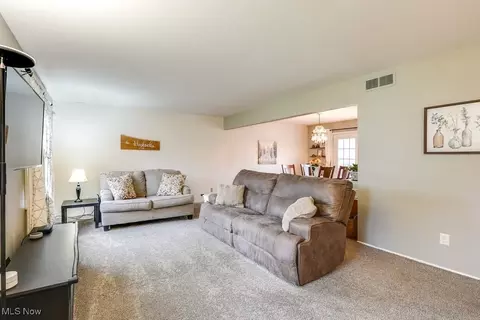 700 Ivan Dr, Kent, OH 44240 photo 4