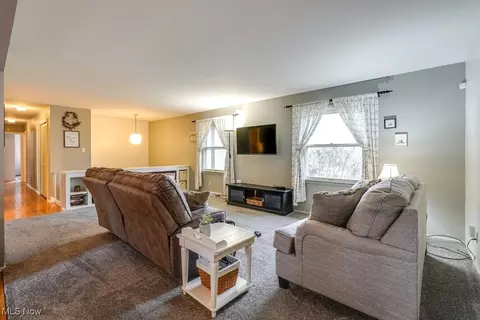 700 Ivan Dr, Kent, OH 44240 photo 5